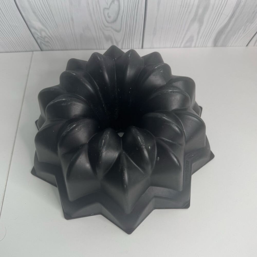 Nordic Ware STAR Bundt Cake Pan Heavy Cast Aluminum USA